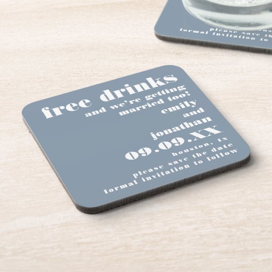 Free Drinks Getting Married Blue Save the Date Getränkeuntersetzer (Linke Seite)