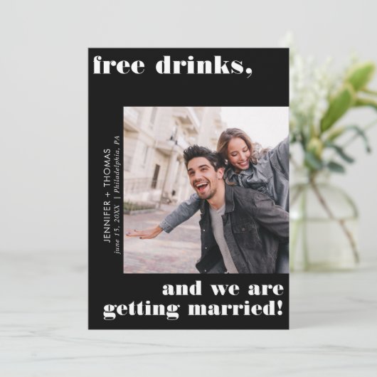 Free Drinks Schwarze Typografie Save the Date Einladung (Stehend Vorderseite)