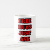 FREE HUGS Nur Gefragt Kaffeetasse (Mittel)