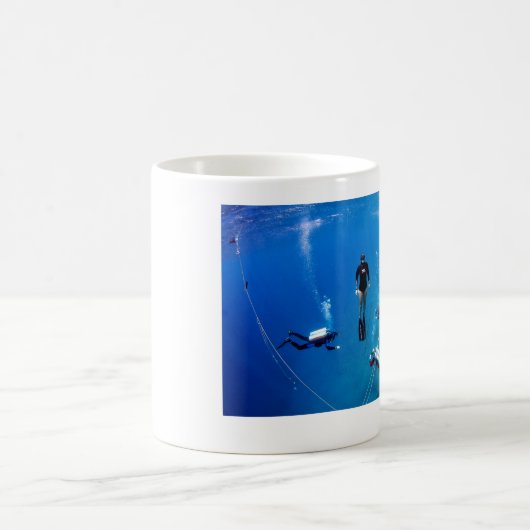 Freediver mit Tek Tauchern Kaffeetasse (Mittel)