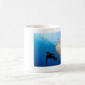 Freediver und Suppenschildkröte Kaffeetasse (Mittel)