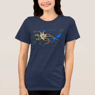 Freediving Diver mit Blick auf einen riesigen Okto Tri-Blend Shirt