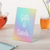 Freeform Pastel Rainbow Gradient Gift Table Sign Sockelschild (In SItu)