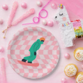 Freeride Snowboarder Grüner Anzug Schachrosa Pappteller (Party)