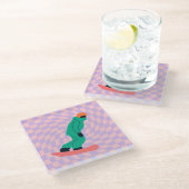 Freeride Snowboarder in grünem Anzug Checkered Glasuntersetzer (Schrägansicht)