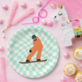 Freeride Snowboarder in Orange Anzug Checkered Pappteller (Party)