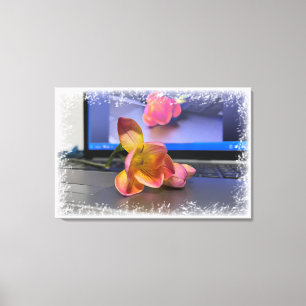 Freesia Blume auf der Tastatur Leinwanddruck
