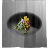 Freesias im Rampenlicht Duschvorhang (Vorderseite)