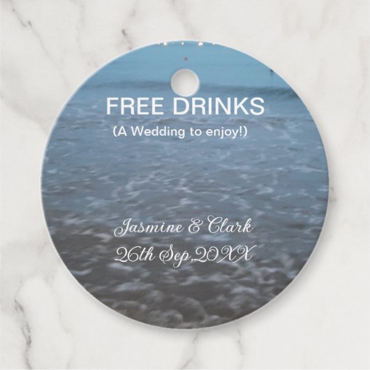 Freie Getränke Save the Date Strandhochzeit hinzuf Geschenkanhänger (Vorderseite)