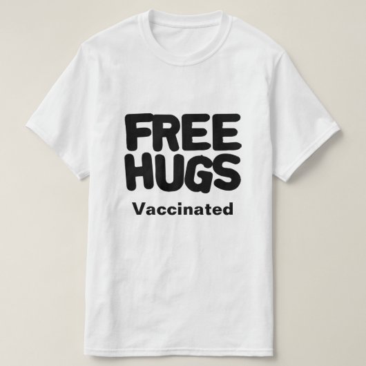 Freie Hugs, geimpft, individuell angepasst T-Shirt (Design vorne)