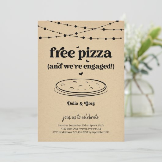 Freie Pizza Funny Engagement Party Einladung (Stehend Vorderseite)