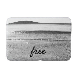 Freier Sandstrand in Schwarz und Weiß Badematte