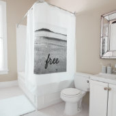 Freier Sandstrand in Schwarz und Weiß Duschvorhang (Beispiel)