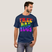 FREIER VATER HUGS LGBT Pride Parade Meme Rainbow T-Shirt (Vorne ganz)