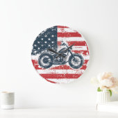 Freier Verkehr: Retro-Motorrad und amerikanische F Große Wanduhr (Zuhause)