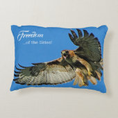 Freiheit des Roten Schwanzes Dekokissen (Rückseite)