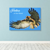 Freiheit des Roten Schwanzes Leinwanddruck (Insitu (Holzboden))