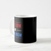 Freiheit oder Kommunismus Witzige Wahlen 2024 Trum Kaffeetasse (Vorderseite Links)