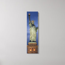 Freiheitsstatue auf einer vertikalen nächtlichen L Leinwanddruck
