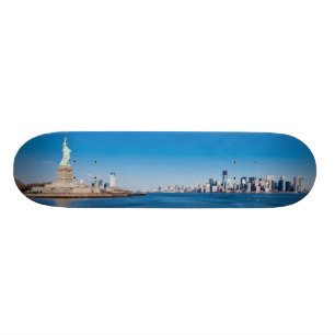 Freiheitsstatue, den Hudson und Manhattan Skateboard