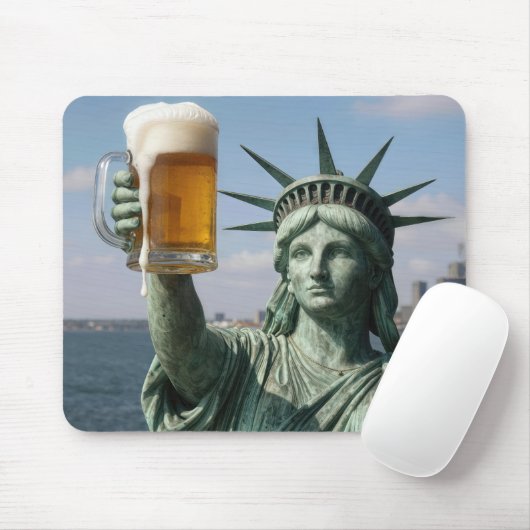 Freiheitsstatue hält Bierkrug hoch Mousepad (Mit Mouse)
