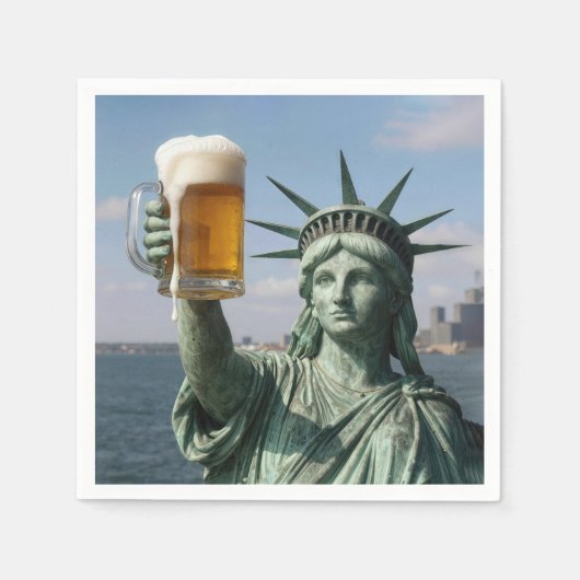Freiheitsstatue hält Bierkrug hoch Serviette (Vorderseite)