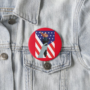 Freiheitsstatue mit amerikanischer Flagge Button
