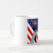 Freiheitsstatue mit amerikanischer Flagge Kaffeetasse (Vorderseite Links)
