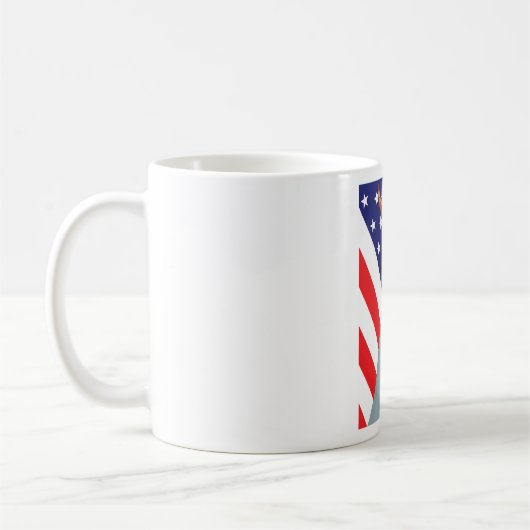 Freiheitsstatue mit amerikanischer Flagge Kaffeetasse (Links)
