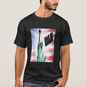 Freiheitsstatue mit amerikanischer Flagge T-Shirt