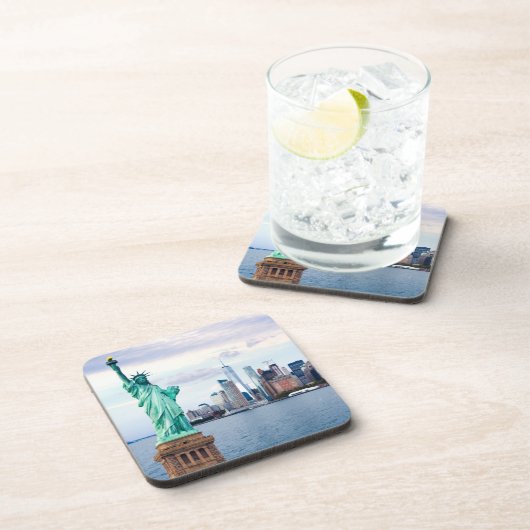 Freiheitsstatue mit dem World Trade Center Getränkeuntersetzer (Rechte Seite)
