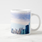 Freiheitsstatue mit dem World Trade Center Jumbo-Tasse (Rechts)