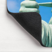 Freiheitsstatue mit Sticker zur frühen Stimmabgabe Mousepad (Ecke)