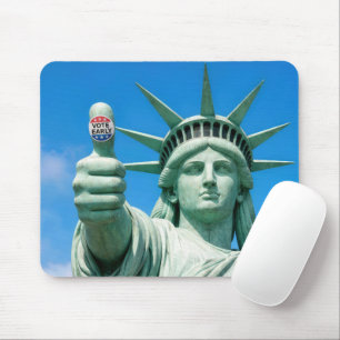 Freiheitsstatue mit Sticker zur frühen Stimmabgabe Mousepad