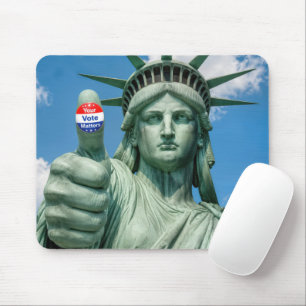 Freiheitsstatue mit Wahlaufkleber Mousepad