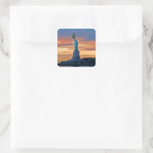 Freiheitsstatue mit Weihnachtsbaum Quadratischer Aufkleber (Tasche)