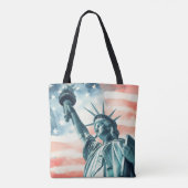 Freiheitsstatue unter amerikanischer Flagge Tasche (Rückseite)