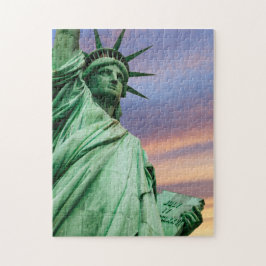 Freiheitsstatue unter dem bunten Himmel Puzzle