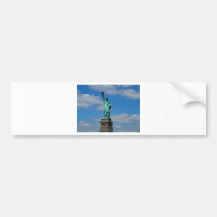 Freiheitsstatue vor einem blauen Himmel Autoaufkleber
