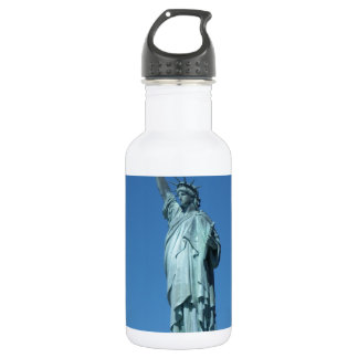 Freiheitsstatue vor einem blauen Himmel Trinkflasche