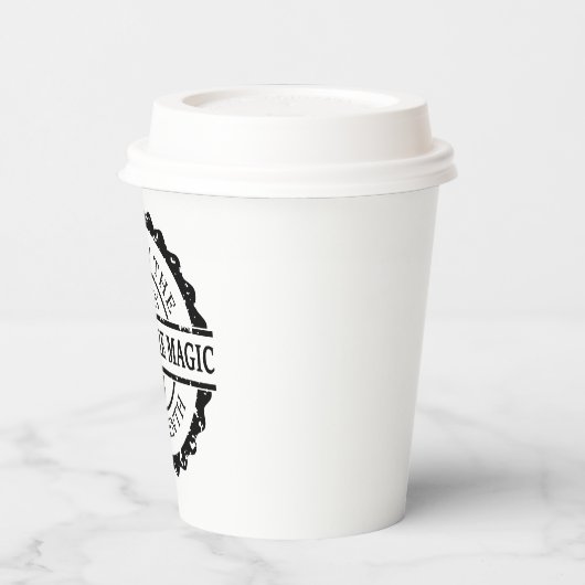 Freitag, 13. pappbecher (Links)