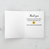 Freiwillige danken Sonnenblumen auf Schwarz-weißen Karte (Innenseite)