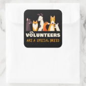 Freiwillige sind ein spezieller Hunderettungshelfe Quadratischer Aufkleber (Tasche)