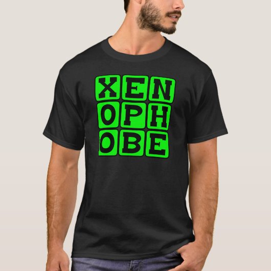 Fremdenfeindlichkeit, Angst vor dem Auswärtigen T-Shirt (Vorderseite)