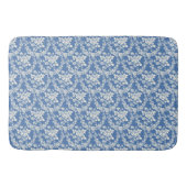 French Blue White Floral Pattern Botanical Chic Badematte (Vorderseite)