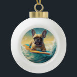 French Bulldog Beach Surfing Malerei Keramik Kugel-Ornament<br><div class="desc">Tauchen Sie ein in die spielerische Welt des Kaninchen-Abenteuers mit diesem faszinierenden Bild. Ein gepflegter Hund geht zu den Wellen und reitet geschickt auf einem sonnengeküssten Strand. Das lebendige Kunstwerk vereint wunderbar das Wesentliche der Erregung am Strand, während der Hund furchtlos auf den Wellen reitet und den Geist von Spaß...</div>