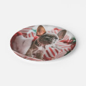 French Bulldog in Christmas Hat Pappteller (Schrägansicht)