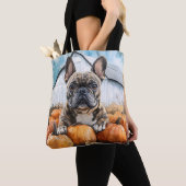French Bulldog in Pumpkin Patch Tasche (Von Nahem)