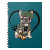 French Bulldog Puppy in Camouflage Outfit & Green Notizblock (Vorderseite)