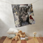 French Bulldog Winter Wonderland Christmas Joy Babydecke<br><div class="desc">Dieses festliche Design spiegelt den fröhlichen Geist der Urlaubssaison wider und besticht durch ein hübsches Jungtier mit einer Weihnachtsmannmütze. Der Hund ist eingebettet in ein winterliches Wunderland, mit einem Schneemann, einem dekorierten Weihnachtsbaum und wunderschön verpackten Geschenken. Schneeflocken fallen sanft ab und geben der Szene eine magische Touch, während die lebhaften...</div>